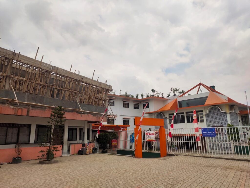 Kabar Perkembangan Ruang Kelas Baru Pembangunan SMP Boarding Binamulya YBTMA
