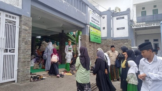Menghidupkan Cinta Rosul di Setiap Bulan; Majlis Bulanan Pesantren Al-Istiqlal Tanimulya Indah(Bersama Ustadz Naimul Akmal dan Ustadz Sandra)