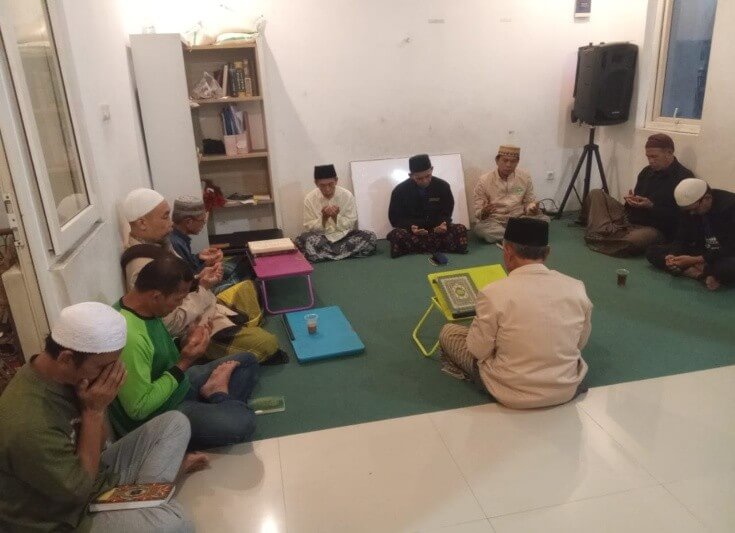 MAJLIS AN’NABA Tanimulya Indah Tetap Bersama Menuju Kebahagiaan di Alam Baka; (Pesantren Lansia berkiprah sejak 2010 di Tanimulya Indah Ngamprah Bandung Barat)
