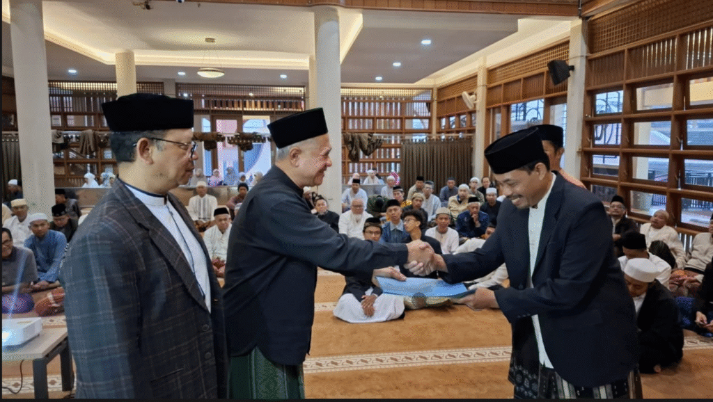 Terimakasih untuk Bapak H Amin Nugroho selamat datang Bapak H Paino; Masjid Al-Mujahiddin Madani Mandiri Fastabiqul Khoirot