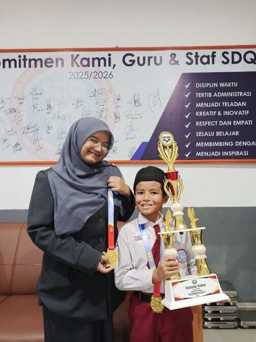 Zhafar, Siswa SDQ Binamulya Meraih Juara Perenang Terbaik KU VA Putra Pada Kejuaraan “TIRTAMULYA CUP II” 2025