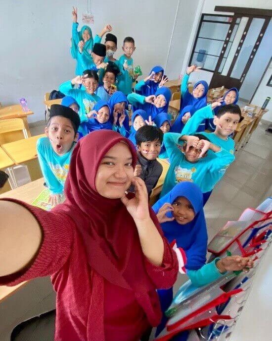 Zhafar, Siswa SDQ Binamulya Meraih Juara Perenang Terbaik KU VA Putra Pada Kejuaraan “TIRTAMULYA CUP II” 2025