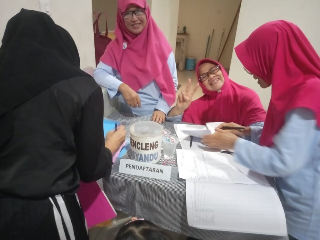 Kegiatan Rutin Posyandu ILP ASTER RW.15 Tanimulya Indah : Wujud Nyata Kepedulian Kesehatan Masyarakat