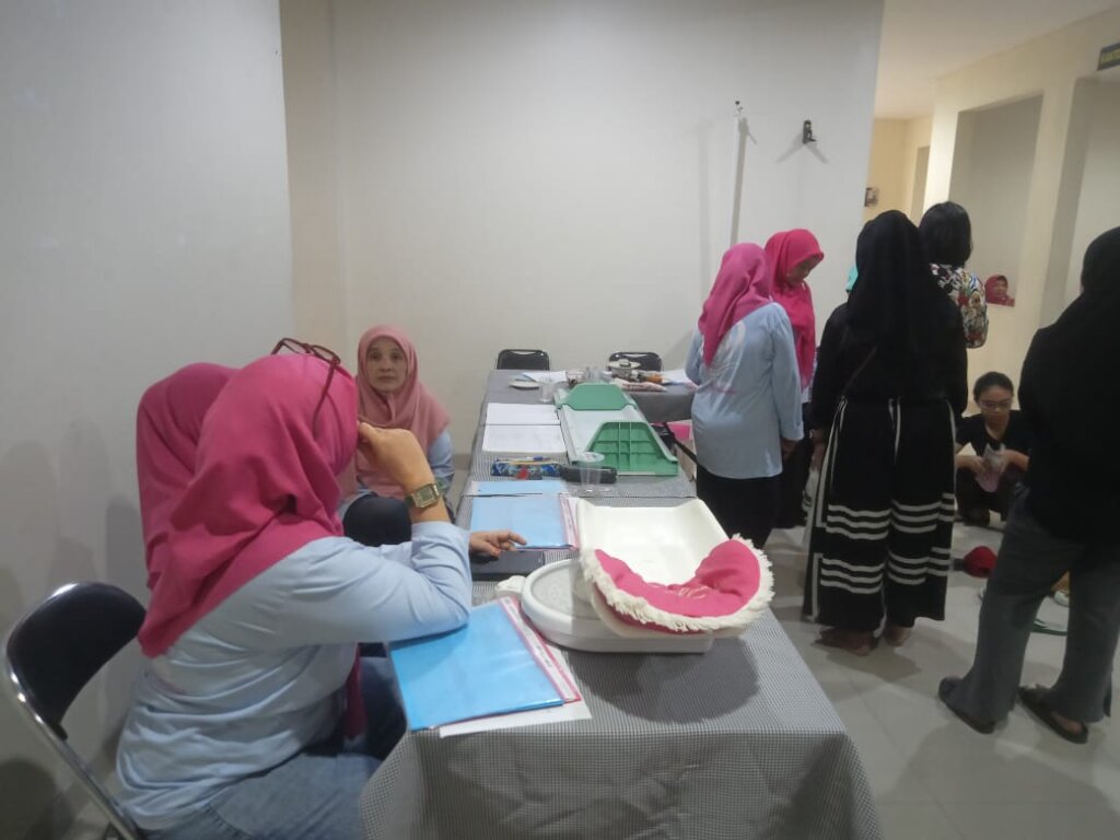 Kegiatan Rutin Posyandu ILP ASTER RW.15 Tanimulya Indah : Wujud Nyata Kepedulian Kesehatan Masyarakat