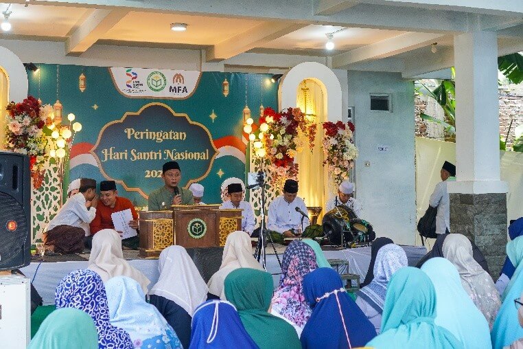 Pesantren Tanimulya Indah Ma’had Al-Istiqlal Kejar 3 Keberkahan Dalam Sehari ;  Gelar Kegiatan Majelis Kubro, Hari Santri Nasional dan Santunan Anak Yatim Bersamaan