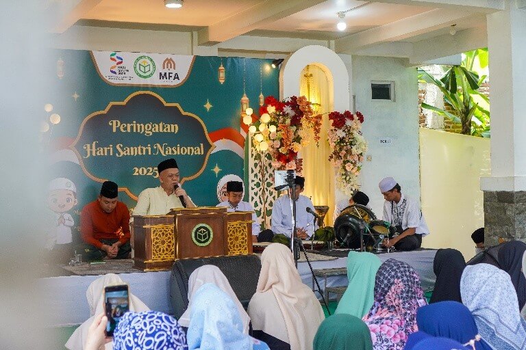 Pesantren Tanimulya Indah Ma’had Al-Istiqlal Kejar 3 Keberkahan Dalam Sehari ;  Gelar Kegiatan Majelis Kubro, Hari Santri Nasional dan Santunan Anak Yatim Bersamaan