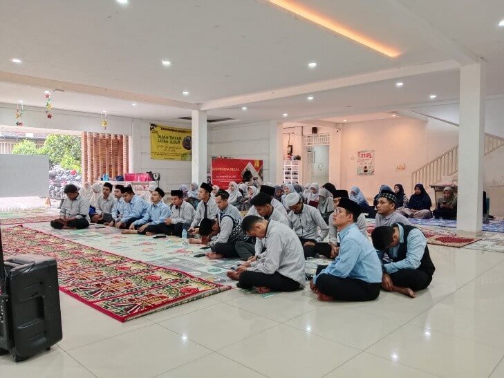 Penyerahan Piagam Penghargaan Yayasan Bina Tanimulya Al Mujahidin : Apresiasi Atas Dedikasi, Kontribusi dan Peranaktif Staf Kependidikan YBTMA Di Hari Guru Nasional 2025